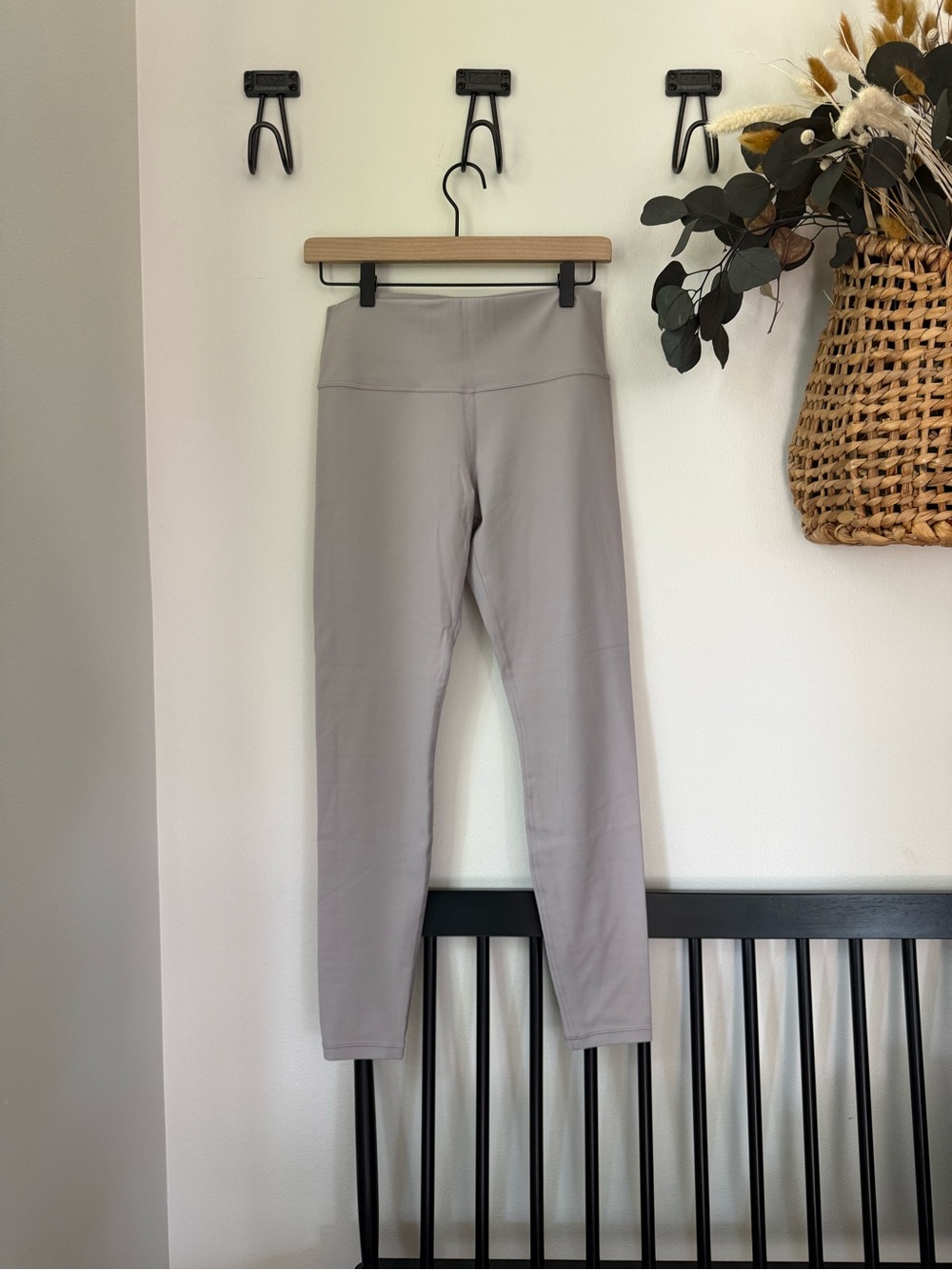 Athleta Transcend 7/8 Leggings in Light Lavender Size L Tall.